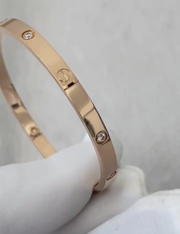 CARTIER LOVE SIZE SMALL 18K ROSE GOLD 10 DIAMOND - Ảnh 3